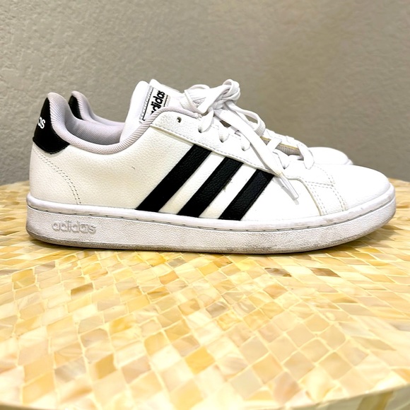 adidas classic white sneakers